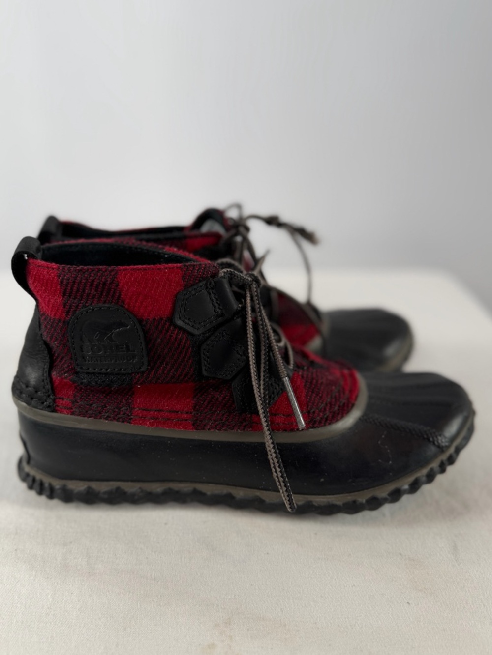Sorel Out 'n About‎ Buffalo Plaid Waterproof Boots in Black Red Size 6 - Picture 7 of 12